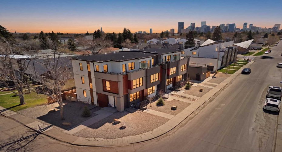 741 21 Avenue, Calgary, Alberta T2M1K2, 3 Bedrooms Bedrooms, ,5 BathroomsBathrooms,Residential,For Sale,21,A2289137