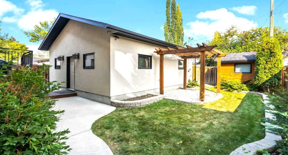 1428 2A Street, Calgary, Alberta T2M 2X4, 3 Bedrooms Bedrooms, ,4 BathroomsBathrooms,Residential,For Sale,2A,A2291125