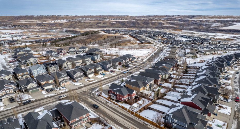 AERIAL OF LOCATION SHOWING PROXIMITY TO GREEN SPACES, PATHS AND SLS RECREATION CENTER