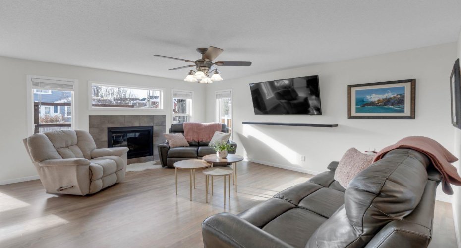 LIVING ROOM WITH GAS FIREPLACE