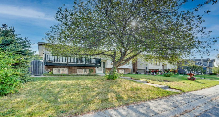 4764 Rundlewood Drive, Calgary, Alberta T1Y 2P1, 4 Bedrooms Bedrooms, ,3 BathroomsBathrooms,Residential,For Sale,Rundlewood,A2290683