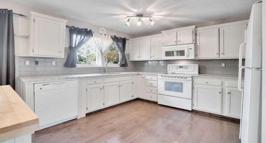 4764 Rundlewood Drive, Calgary, Alberta T1Y 2P1, 4 Bedrooms Bedrooms, ,3 BathroomsBathrooms,Residential,For Sale,Rundlewood,A2290683