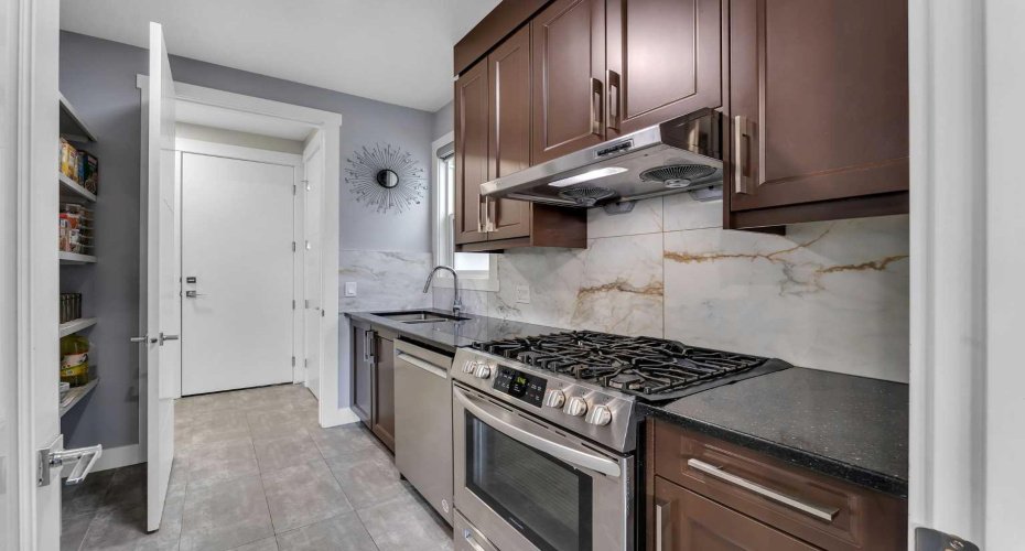 7 Waterford Heights, Chestermere, Alberta T1X 2M7, 6 Bedrooms Bedrooms, ,5 BathroomsBathrooms,Residential,For Sale,Waterford,A2291295