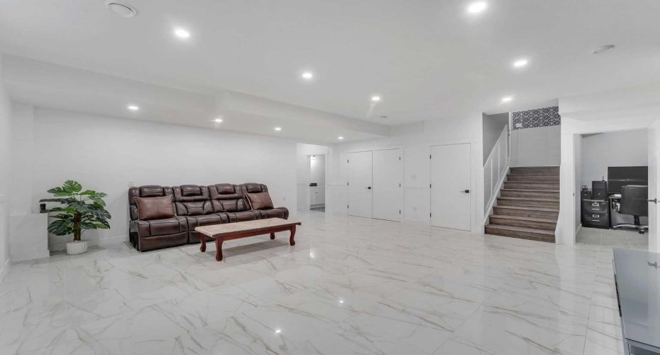 7 Waterford Heights, Chestermere, Alberta T1X 2M7, 6 Bedrooms Bedrooms, ,5 BathroomsBathrooms,Residential,For Sale,Waterford,A2291295