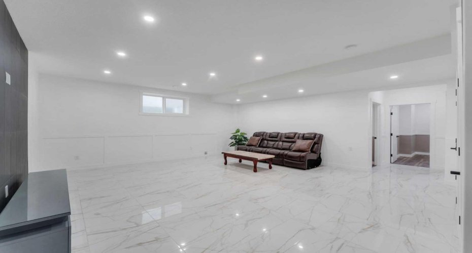 7 Waterford Heights, Chestermere, Alberta T1X 2M7, 6 Bedrooms Bedrooms, ,5 BathroomsBathrooms,Residential,For Sale,Waterford,A2291295