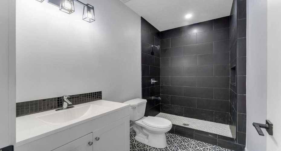 7 Waterford Heights, Chestermere, Alberta T1X 2M7, 6 Bedrooms Bedrooms, ,5 BathroomsBathrooms,Residential,For Sale,Waterford,A2291295