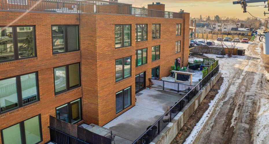 350 4 Avenue, Calgary, Alberta T2E 0J3, 2 Bedrooms Bedrooms, ,2 BathroomsBathrooms,Residential,For Sale,4,A2289695