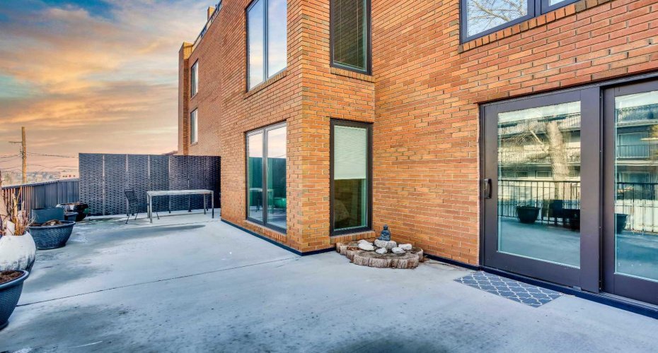 350 4 Avenue, Calgary, Alberta T2E 0J3, 2 Bedrooms Bedrooms, ,2 BathroomsBathrooms,Residential,For Sale,4,A2289695