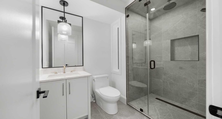 2002 44 Avenue, Calgary, Alberta T2T 1N8, 4 Bedrooms Bedrooms, ,4 BathroomsBathrooms,Residential,For Sale,44,A2291549