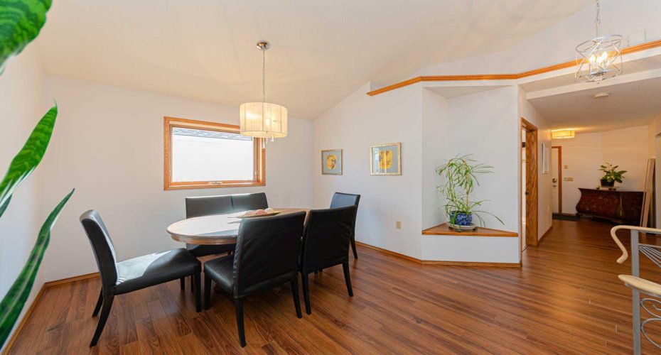 20 Somerset Drive, Calgary, Alberta T2Y 3C3, 3 Bedrooms Bedrooms, ,3 BathroomsBathrooms,Residential,For Sale,Somerset,A2290899