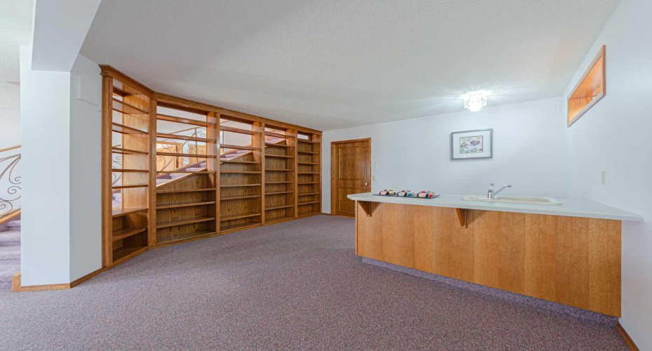 20 Somerset Drive, Calgary, Alberta T2Y 3C3, 3 Bedrooms Bedrooms, ,3 BathroomsBathrooms,Residential,For Sale,Somerset,A2290899