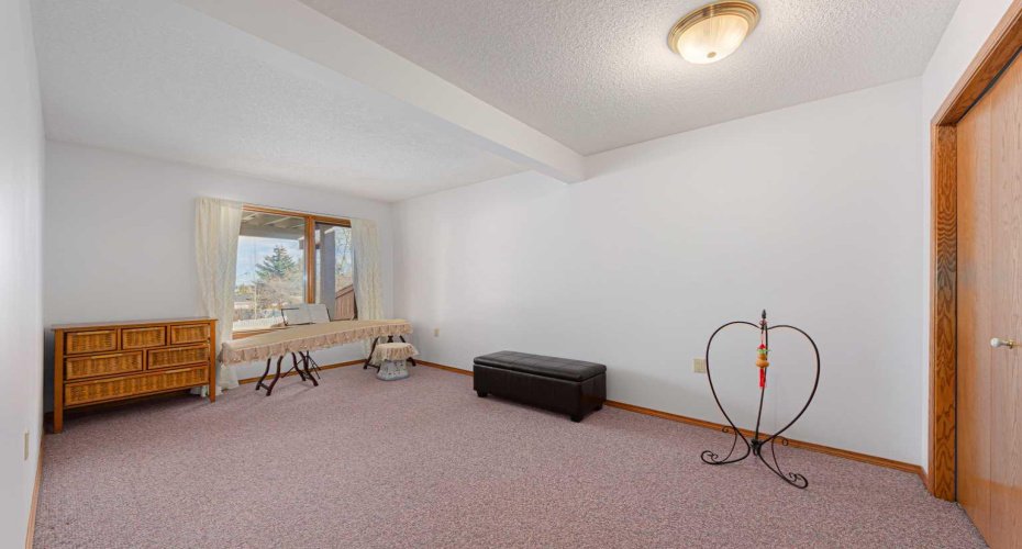20 Somerset Drive, Calgary, Alberta T2Y 3C3, 3 Bedrooms Bedrooms, ,3 BathroomsBathrooms,Residential,For Sale,Somerset,A2290899
