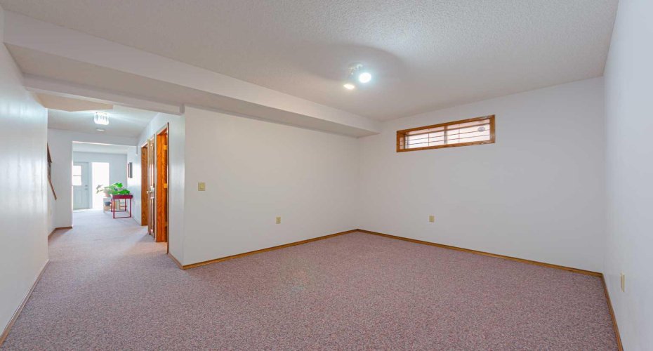 20 Somerset Drive, Calgary, Alberta T2Y 3C3, 3 Bedrooms Bedrooms, ,3 BathroomsBathrooms,Residential,For Sale,Somerset,A2290899