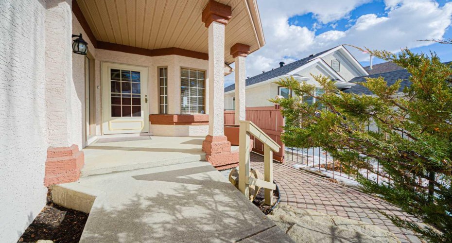 20 Somerset Drive, Calgary, Alberta T2Y 3C3, 3 Bedrooms Bedrooms, ,3 BathroomsBathrooms,Residential,For Sale,Somerset,A2290899