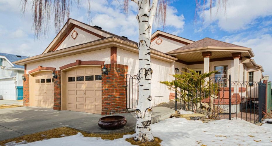20 Somerset Drive, Calgary, Alberta T2Y 3C3, 3 Bedrooms Bedrooms, ,3 BathroomsBathrooms,Residential,For Sale,Somerset,A2290899