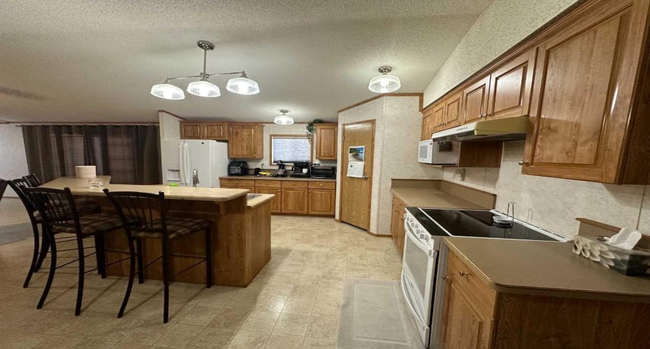 452 1st Street, Falher, Alberta T0H 1M0, 4 Bedrooms Bedrooms, ,2 BathroomsBathrooms,Residential,For Sale,1st,A2290996