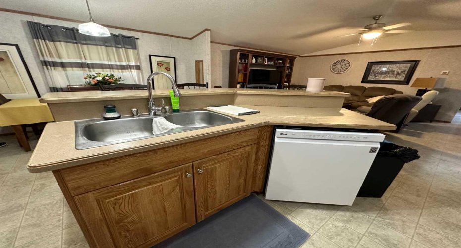 452 1st Street, Falher, Alberta T0H 1M0, 4 Bedrooms Bedrooms, ,2 BathroomsBathrooms,Residential,For Sale,1st,A2290996