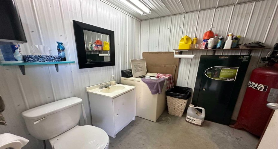 452 1st Street, Falher, Alberta T0H 1M0, 4 Bedrooms Bedrooms, ,2 BathroomsBathrooms,Residential,For Sale,1st,A2290996