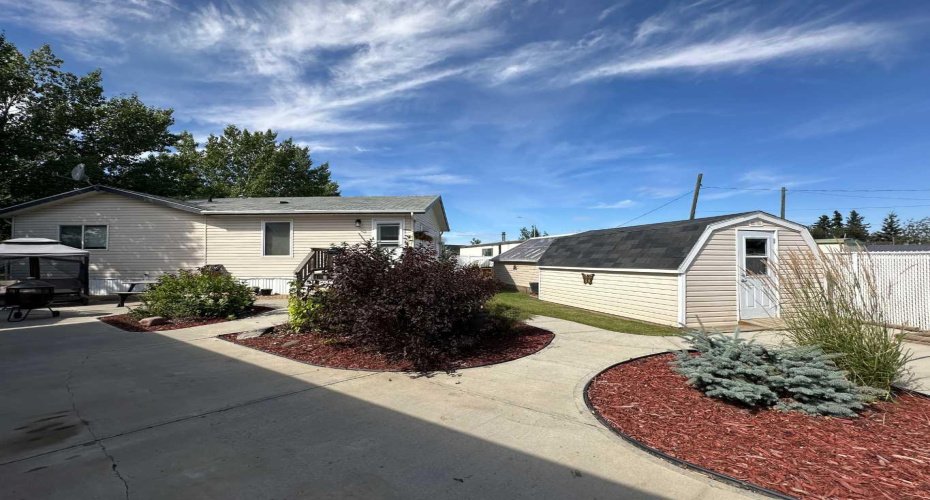 452 1st Street, Falher, Alberta T0H 1M0, 4 Bedrooms Bedrooms, ,2 BathroomsBathrooms,Residential,For Sale,1st,A2290996