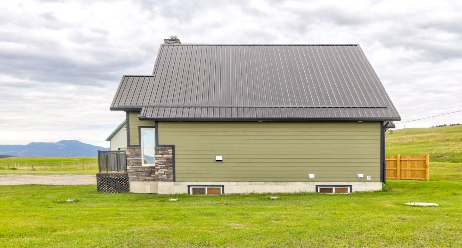2222 TWP RD 7-5, Lundbreck, Alberta T0K 0H0, 4 Bedrooms Bedrooms, ,2 BathroomsBathrooms,Residential,For Sale,TWP RD 7-5,A2290998