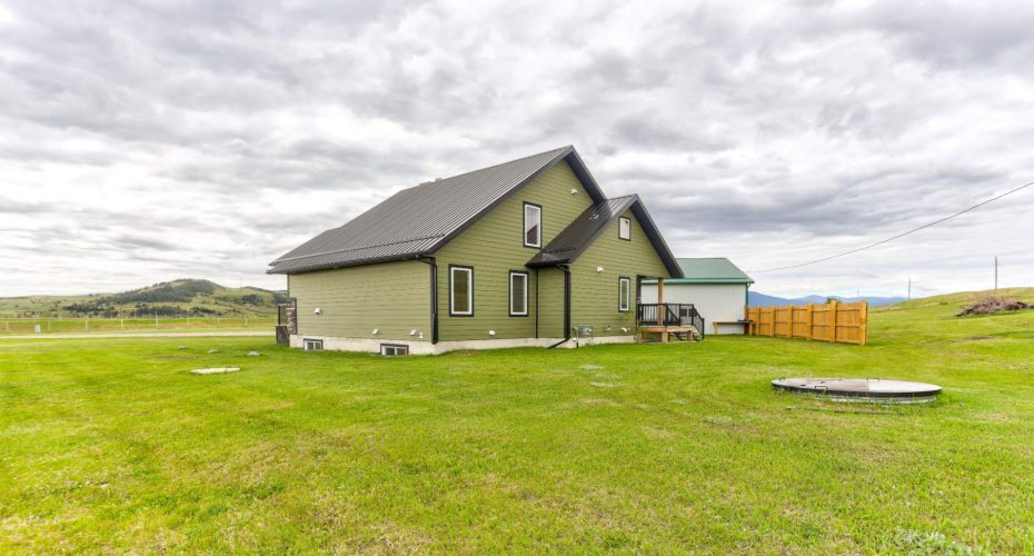 2222 TWP RD 7-5, Lundbreck, Alberta T0K 0H0, 4 Bedrooms Bedrooms, ,2 BathroomsBathrooms,Residential,For Sale,TWP RD 7-5,A2290998