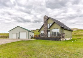 2222 TWP RD 7-5, Lundbreck, Alberta T0K 0H0, 4 Bedrooms Bedrooms, ,2 BathroomsBathrooms,Residential,For Sale,TWP RD 7-5,A2290998