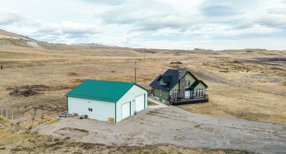 2222 TWP RD 7-5, Lundbreck, Alberta T0K 0H0, 4 Bedrooms Bedrooms, ,2 BathroomsBathrooms,Residential,For Sale,TWP RD 7-5,A2290998