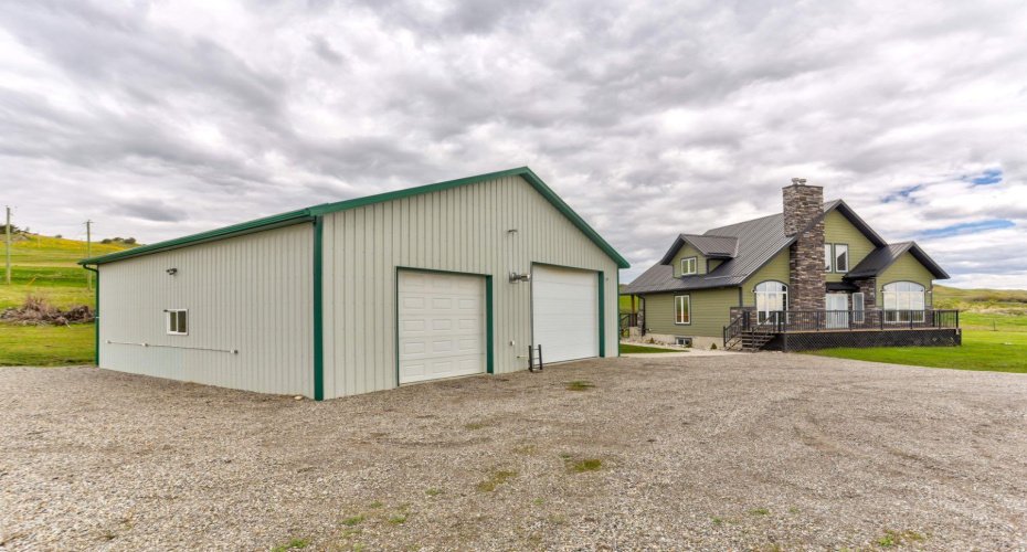 2222 TWP RD 7-5, Lundbreck, Alberta T0K 0H0, 4 Bedrooms Bedrooms, ,2 BathroomsBathrooms,Residential,For Sale,TWP RD 7-5,A2290998