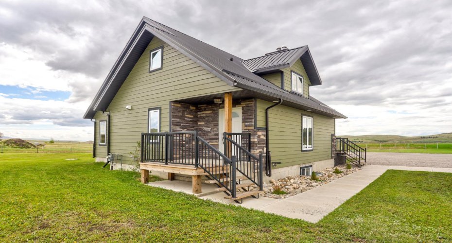 2222 TWP RD 7-5, Lundbreck, Alberta T0K 0H0, 4 Bedrooms Bedrooms, ,2 BathroomsBathrooms,Residential,For Sale,TWP RD 7-5,A2290998