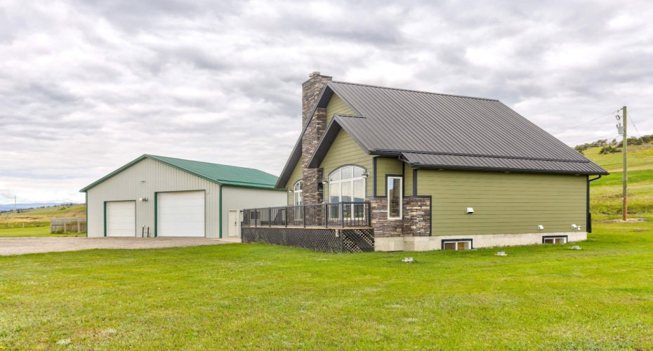 2222 TWP RD 7-5, Lundbreck, Alberta T0K 0H0, 4 Bedrooms Bedrooms, ,2 BathroomsBathrooms,Residential,For Sale,TWP RD 7-5,A2290998