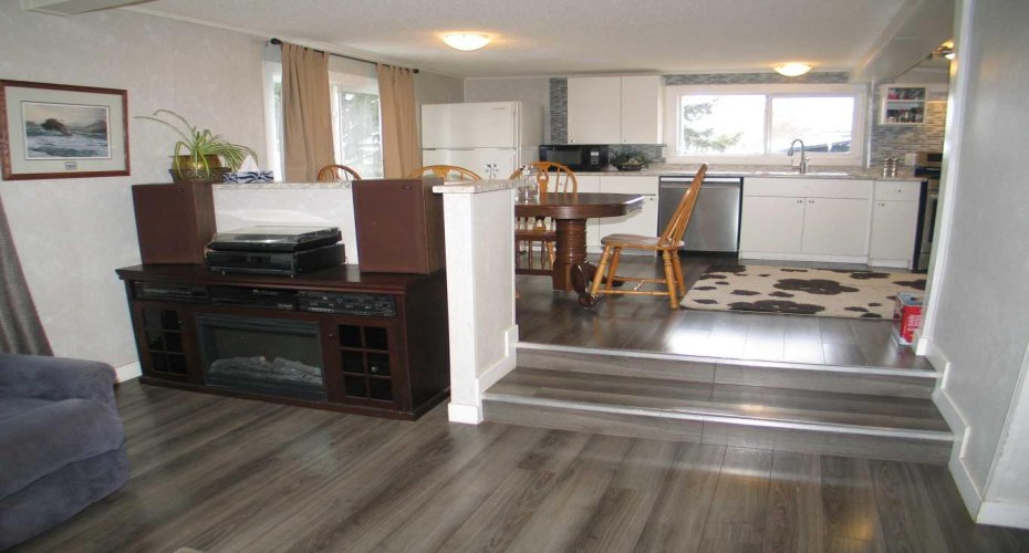 3223 83 Street, Calgary, Alberta t3b 5n1, 3 Bedrooms Bedrooms, ,1 BathroomBathrooms,Mobile,For Sale,83,A2291013