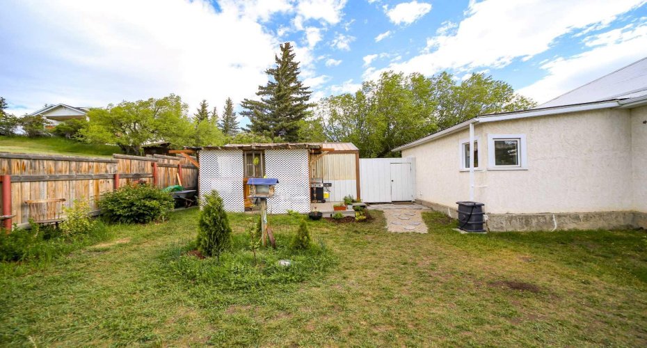 1158 Albert Avenue, Pincher Creek, Alberta T0K1W0, 4 Bedrooms Bedrooms, ,2 BathroomsBathrooms,Residential,For Sale,Albert,A2291079