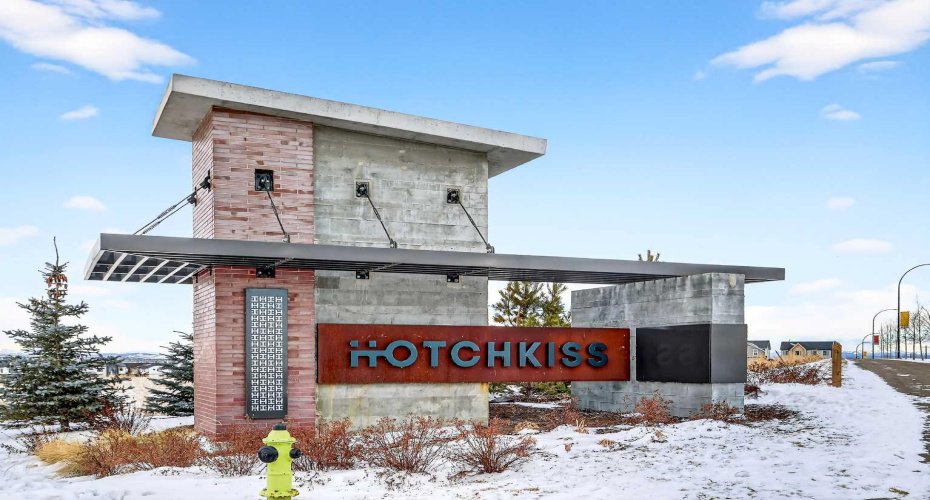 321 Hotchkiss Drive, Calgary, Alberta T3S 0X5, 2 Bedroom Bedrooms, 0 ,1 BathroomBathrooms,Residential,For Sale,Hotchkiss,0,A2289487