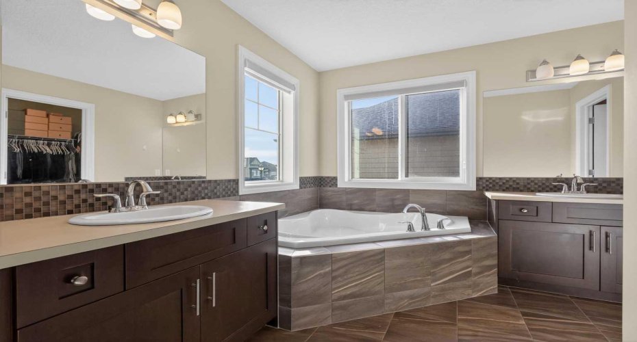 673 Marina Drive, Chestermere, Alberta T1X0S3, 6 Bedrooms Bedrooms, ,4 BathroomsBathrooms,Residential,For Sale,Marina,A2290883