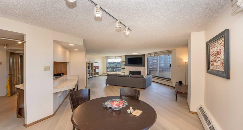 1304 15 Avenue, Calgary, Alberta T3C 0X7, 2 Bedrooms Bedrooms, ,2 BathroomsBathrooms,Residential,For Sale,15,A2291468