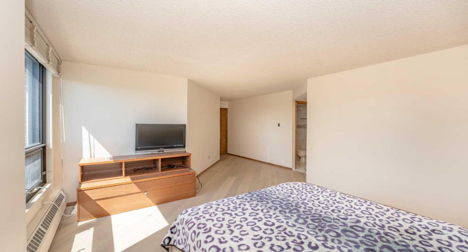 1304 15 Avenue, Calgary, Alberta T3C 0X7, 2 Bedrooms Bedrooms, ,2 BathroomsBathrooms,Residential,For Sale,15,A2291468