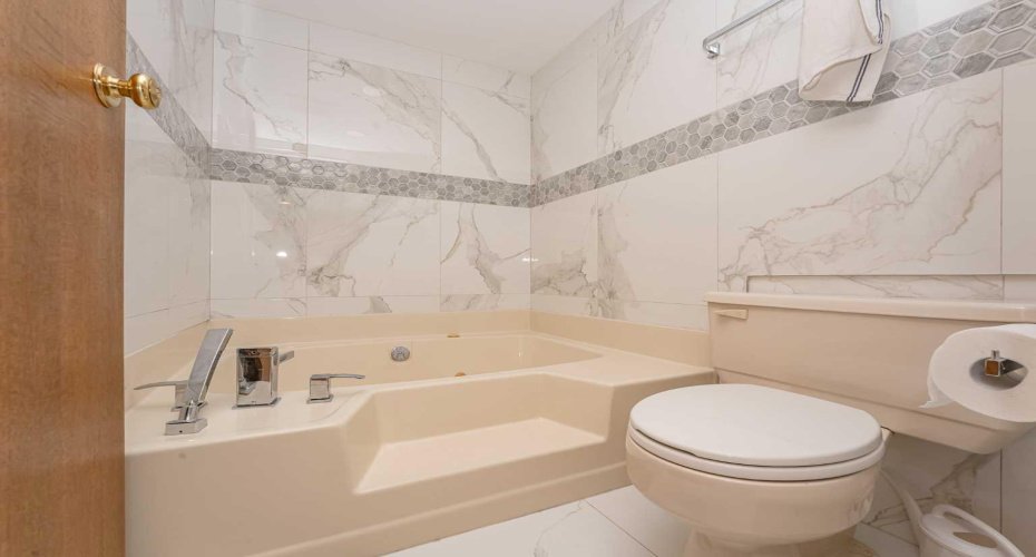 1304 15 Avenue, Calgary, Alberta T3C 0X7, 2 Bedrooms Bedrooms, ,2 BathroomsBathrooms,Residential,For Sale,15,A2291468