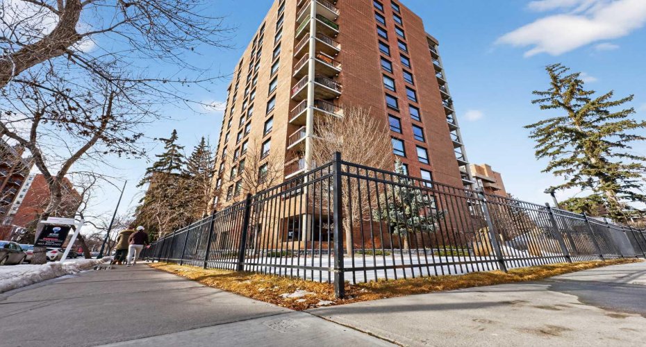 1304 15 Avenue, Calgary, Alberta T3C 0X7, 2 Bedrooms Bedrooms, ,2 BathroomsBathrooms,Residential,For Sale,15,A2291468