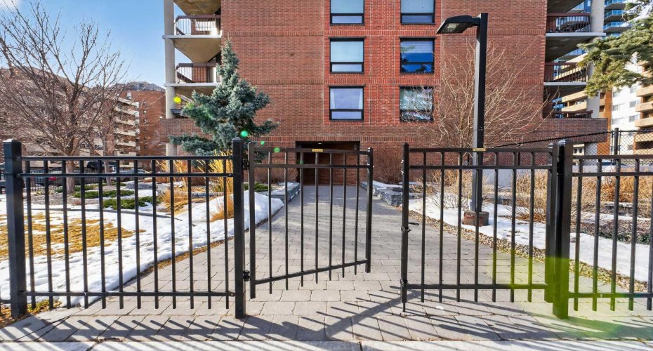 1304 15 Avenue, Calgary, Alberta T3C 0X7, 2 Bedrooms Bedrooms, ,2 BathroomsBathrooms,Residential,For Sale,15,A2291468