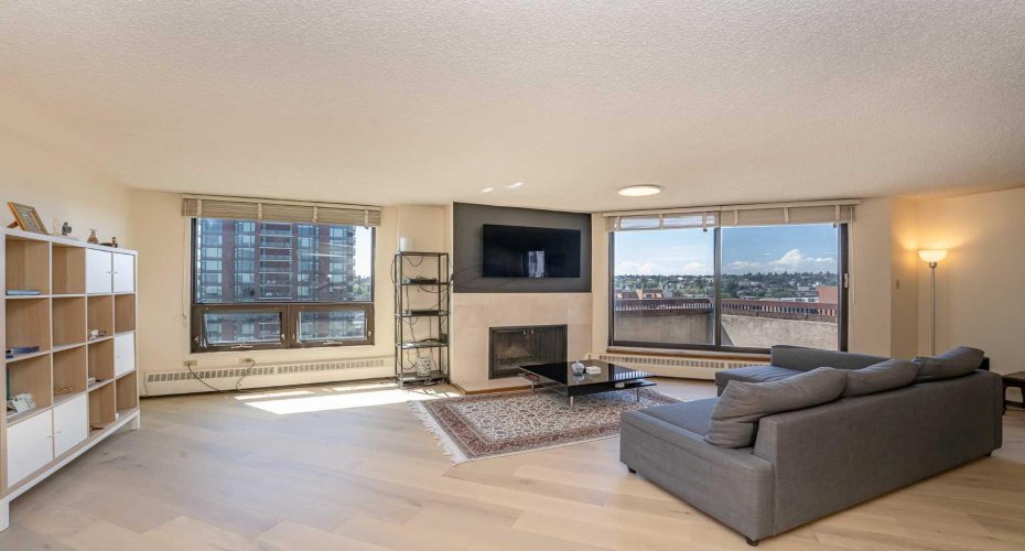 1304 15 Avenue, Calgary, Alberta T3C 0X7, 2 Bedrooms Bedrooms, ,2 BathroomsBathrooms,Residential,For Sale,15,A2291468