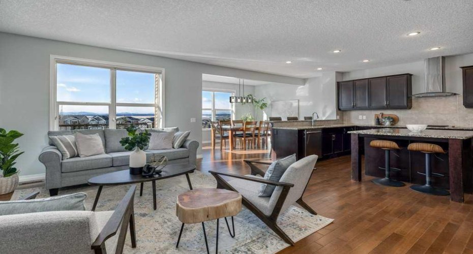 A spacious main floor to entertain