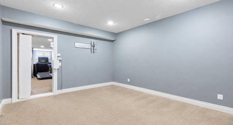800 E Lakeview Road, Chestermere, Alberta T1X 1R2, 5 Bedrooms Bedrooms, ,4 BathroomsBathrooms,Residential,For Sale,E Lakeview,A2287110