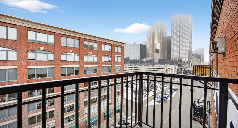 240 11 Avenue, Calgary, Alberta T2R 0C3, 1 Bedroom Bedrooms, ,1 BathroomBathrooms,Residential,For Sale,11,A2282335