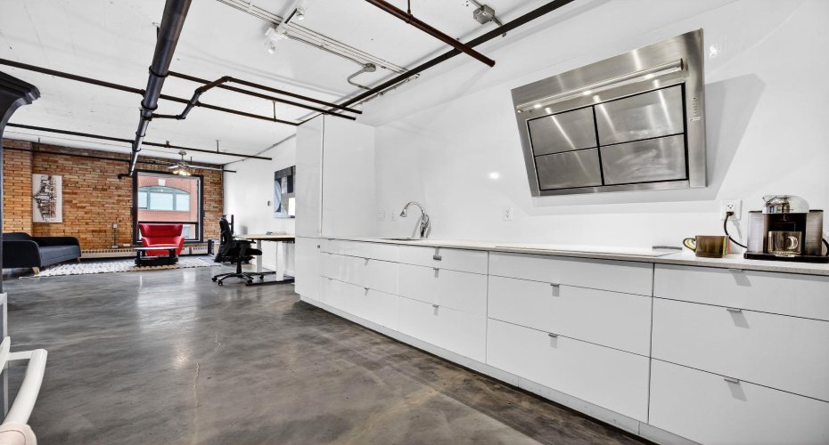 240 11 Avenue, Calgary, Alberta T2R 0C3, 1 Bedroom Bedrooms, ,1 BathroomBathrooms,Residential,For Sale,11,A2282335