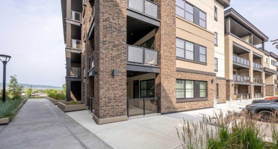 80 Greenbriar Place, Calgary, Alberta t3b6j4, 2 Bedroom Bedrooms, 0 ,2 BathroomBathrooms,Residential,For Sale,Greenbriar,0,A2291693