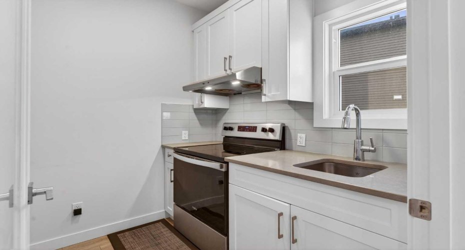 Seperate spice kitchen with electric cooking range