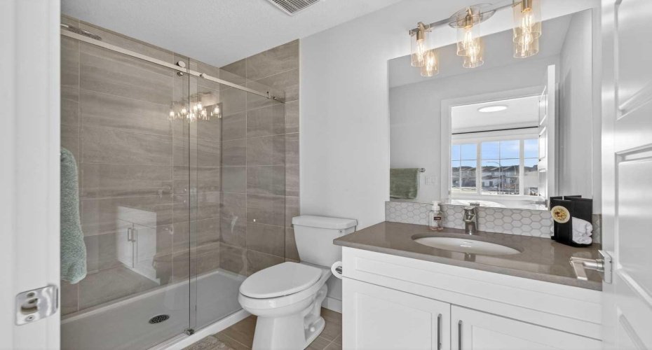 2nd ensuite with glass shower