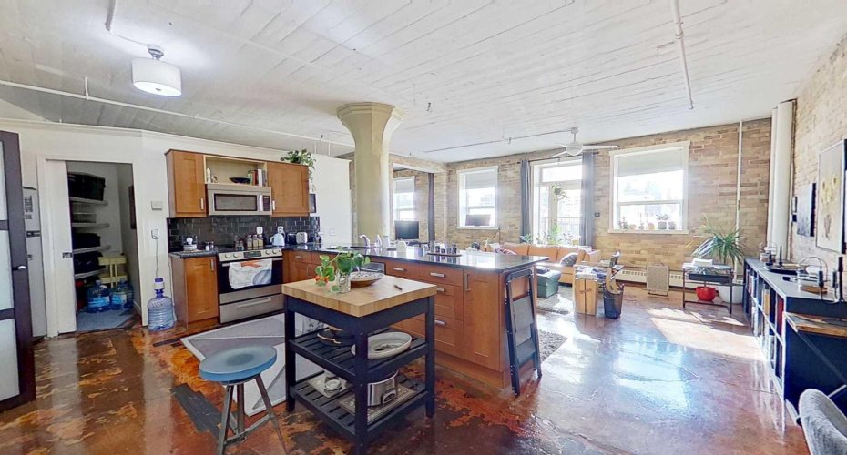 240 11 Avenue, Calgary, Alberta T2R 0C3, 1 Bedroom Bedrooms, 0 ,1 BathroomBathrooms,Residential,For Sale,11,0,A2291141