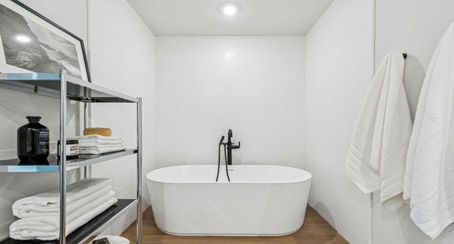 1107 Gladstone Road, Calgary, Alberta T2N 3T1, 3 Bedrooms Bedrooms, ,3 BathroomsBathrooms,Residential,For Sale,Gladstone,A2289191