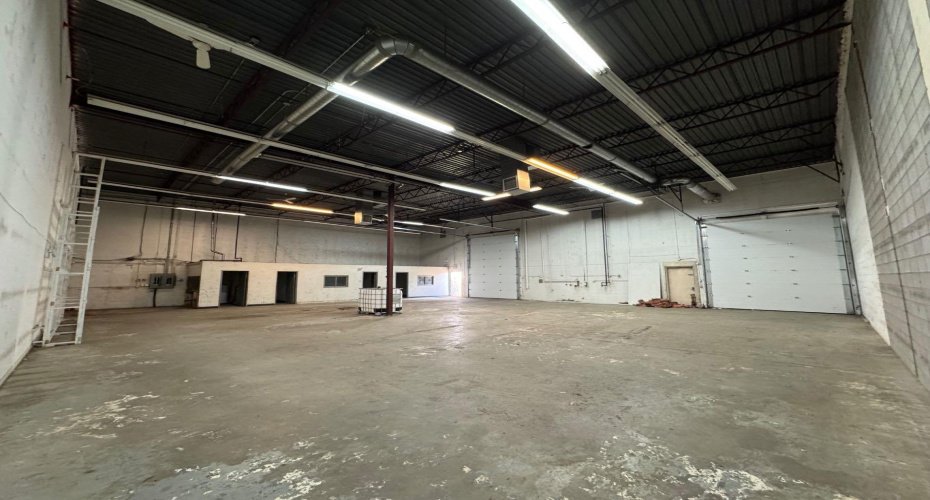 1830 52 Street, Calgary, Alberta T2B 1N1, ,Commercial,For Lease,52,A2289528